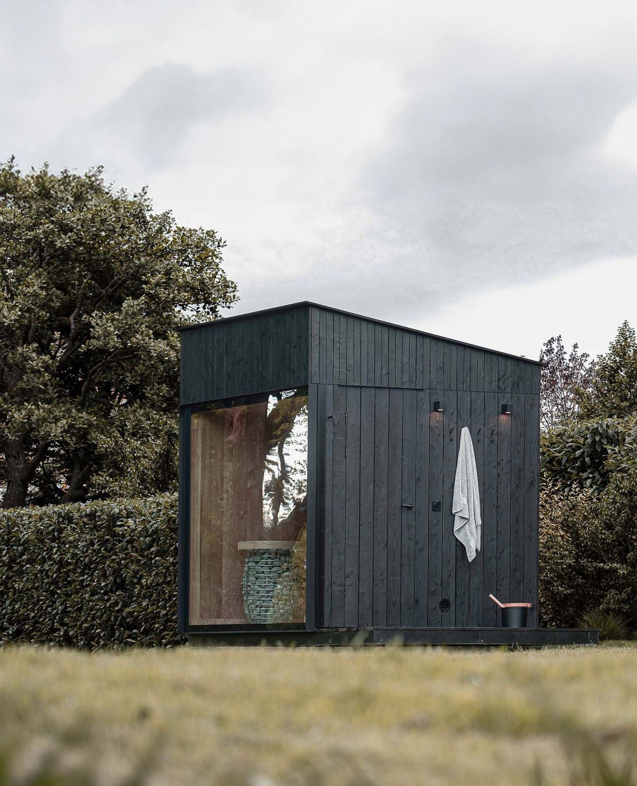 
                  
                    Heal ™ Outdoor Square View Pro Sauna
                  
                